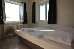 Standard Room | Individually decorated, individually furnished, free WiFi, bed sheets - Hotel Abaca (Vevey)