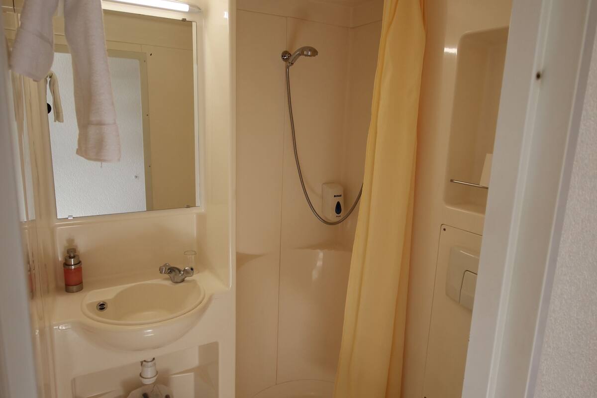 standard room | bathroom | shower, towels, soap, shampoo