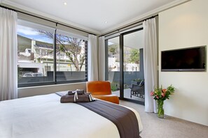Deluxe Apartment | Desk, laptop workspace, iron/ironing board, free WiFi - The Address (Cape Town)
