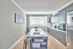 Executive Apartment | Private kitchen | Full-sized fridge, microwave, oven, stovetop - The Address (Cape Town)