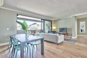 تناول الطعام داخل الغرفة