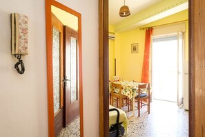 Apartment, 1 Bedroom | In-room dining - Apartaments Cavour 2 (Cefalù)