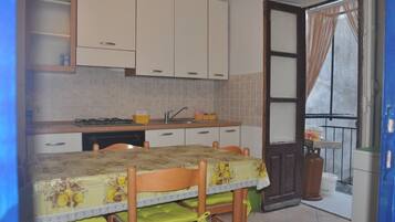 Departamento, 1 habitación | Cocineta privada | Refrigerador con congelador, horno y parrilla de estufa