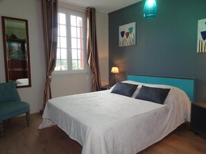 4 chambres, bureau, fer et planche à repasser, Wi-Fi gratuit