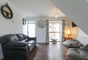 Traditional Apartment 3 | Living area | 40-inch flat-screen TV with digital channels, LCD TV - Foxholes Farm (Sheffield)