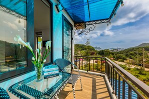 Double Room, Balcony | Hypo-allergenic bedding, desk, laptop workspace, blackout drapes - Green Homestay (Hai Phong)