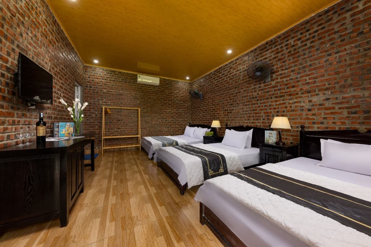 Panoramic Bungalow, 1 Bedroom | 1 bedroom, hypo-allergenic bedding, desk, laptop workspace