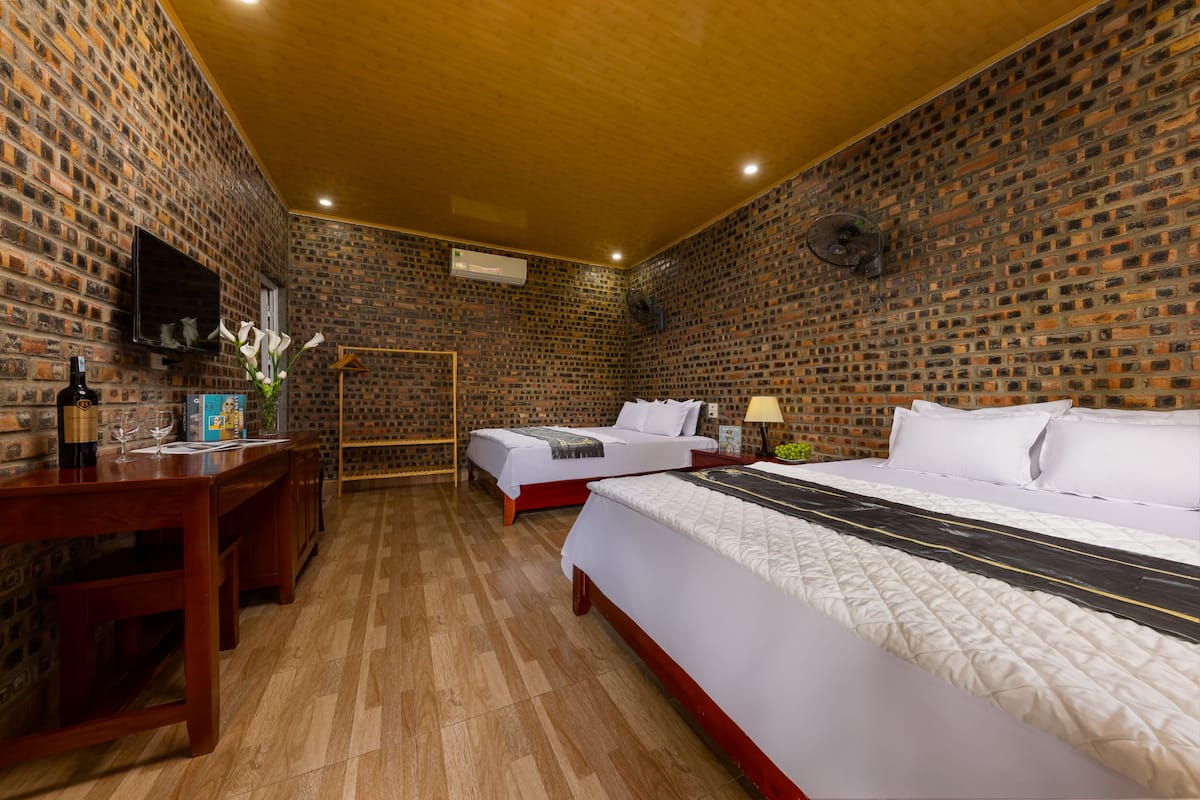 Family Bungalow | 1 bedroom, hypo-allergenic bedding, desk, laptop workspace