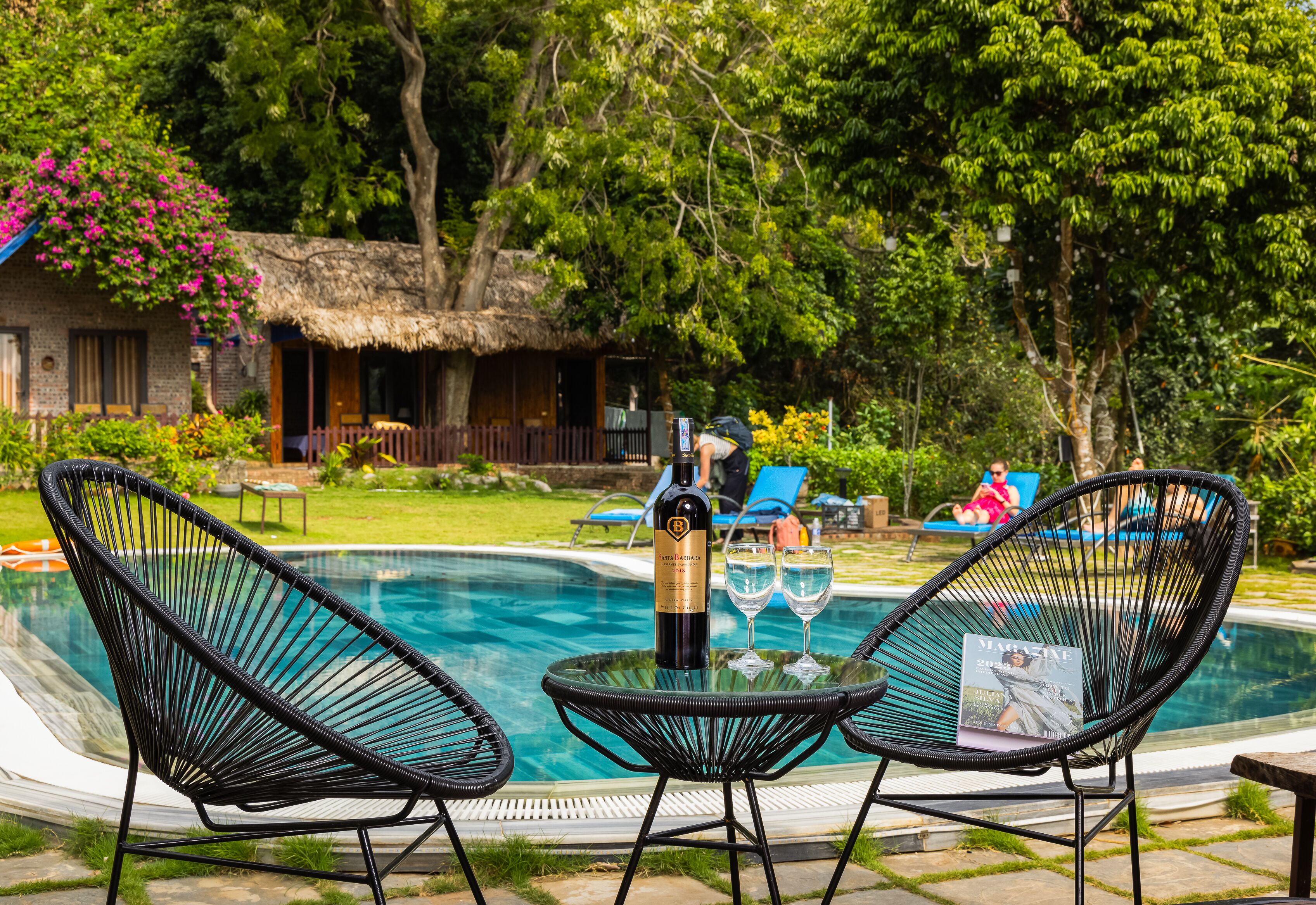 Bungalow Standard | Vardagsrum | 30-tums platt-tv med kabelkanaler