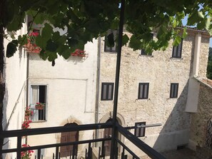 Zweibettzimmer, Gemeinschaftsbad | Blick vom Balkon