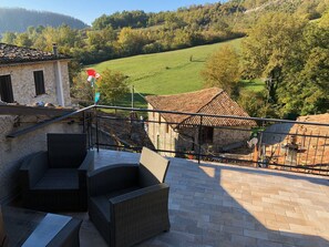 Panoramic-Doppelzimmer, mit Bad | Terrasse/Patio