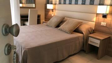 Superior-Doppel- oder -Zweibettzimmer | Zimmersafe, Schreibtisch, kostenloses WLAN, Bettwäsche