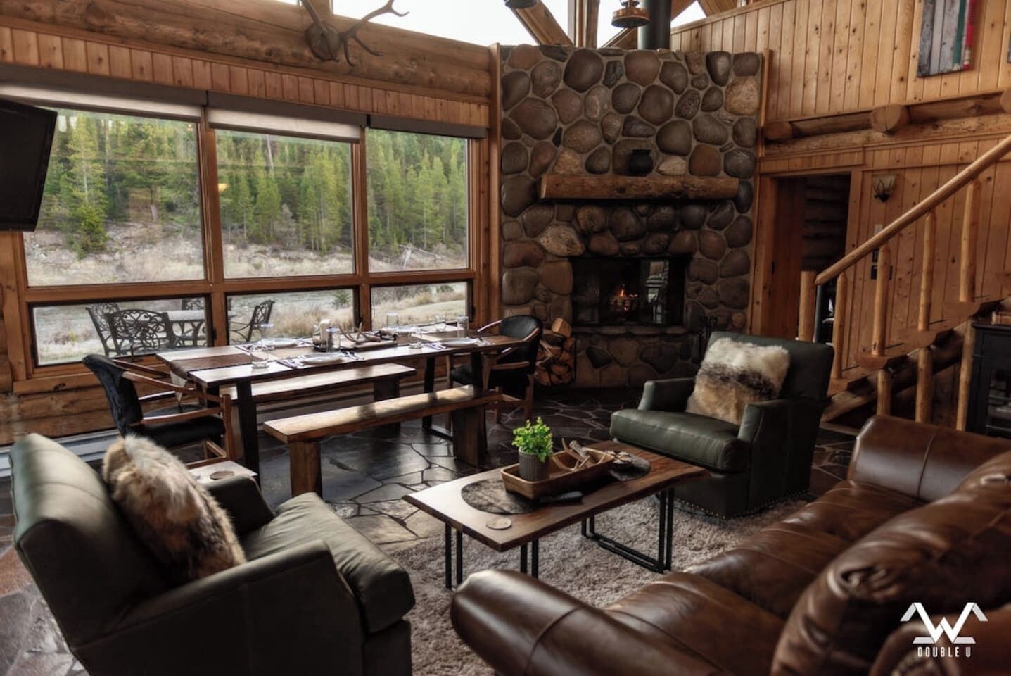 Smart TV, fireplace