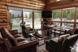 Smart TV y chimenea 