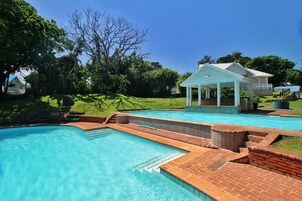 Coconut Grove 1136, Caribbean Estate (17) | 3 bedrooms, in-room safe, iron/ironing board, bed sheets