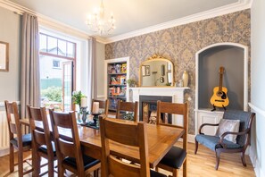 Ferienhaus | Essbereich im Zimmer