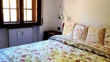 2 Schlafzimmer, Bügeleisen/Bügelbrett, Bettwäsche