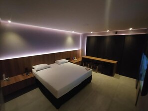 Minibar, free WiFi