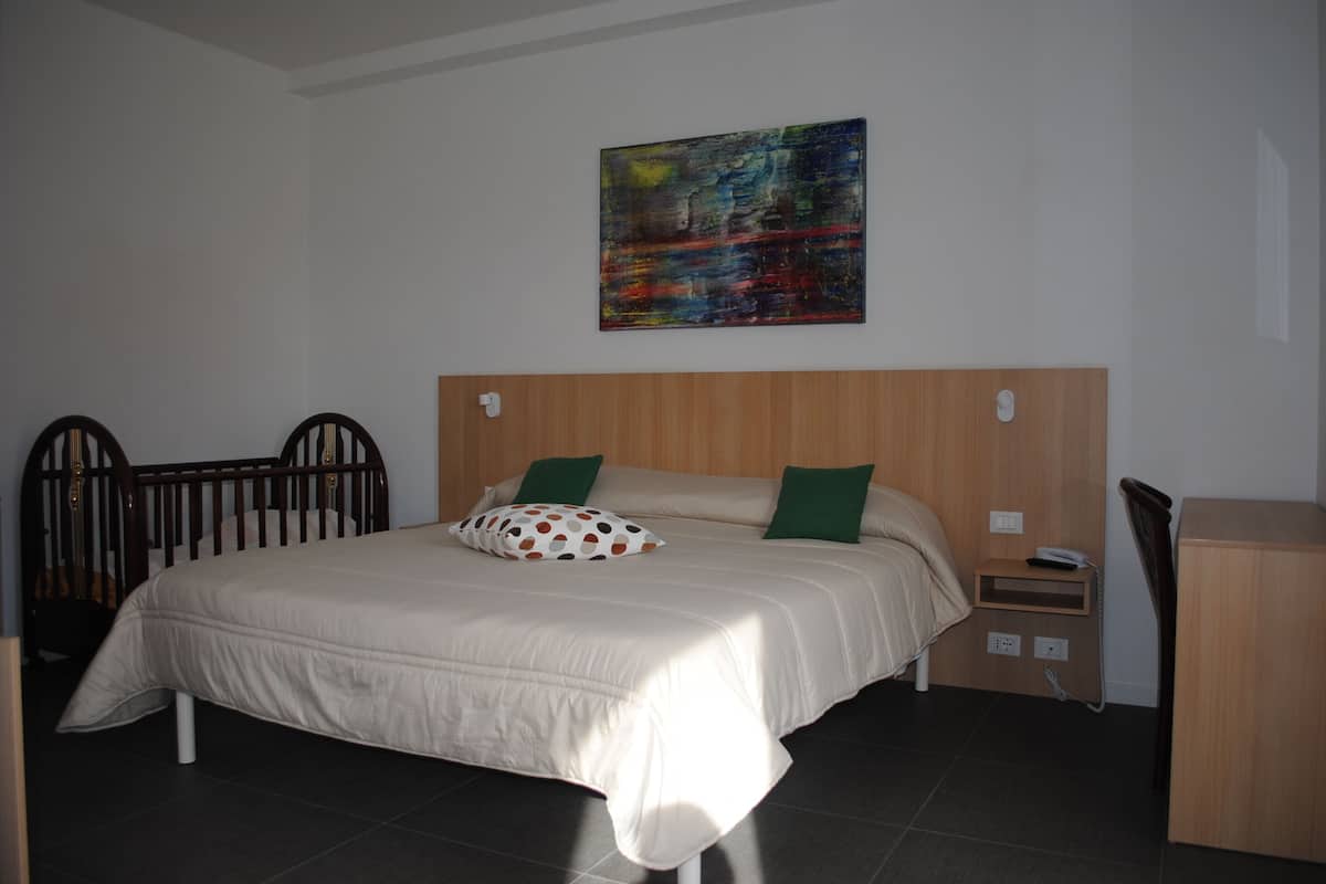 Superior Triple Room | 1 bedroom, minibar, desk, soundproofing