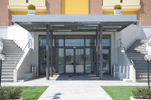 Front of property - Hotel La Tavernetta (Ripalimosani)