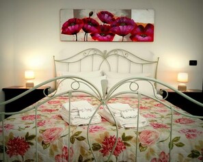 Quadruple Room, Balcony | Rollaway beds, free WiFi, bed sheets - B&B Main Street (Reggio Calabria)