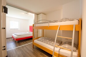 2 makuuhuonetta, vauvan matkasänky, ilmainen Wi-Fi, vuodevaatteet