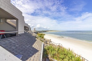 On the beach - Beautiful Oceanfront Penthouse ~ Incredible Views ~ Pool (Saint Augustine)