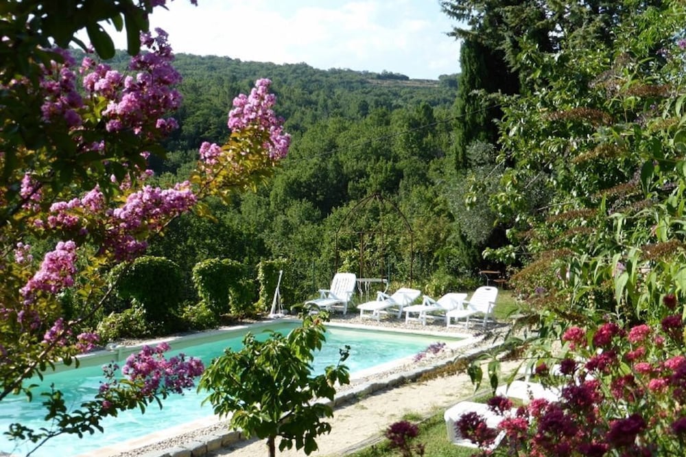 Charming apartment in large XVII Mas, swimming pool and garden
