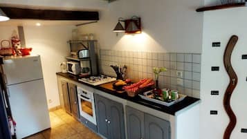Frigorífic, microones, forn i placa de cuina