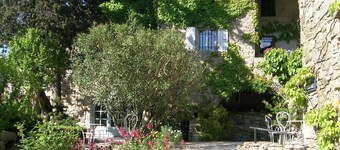 Charming apartment in large XVII Mas, swimming pool and garden