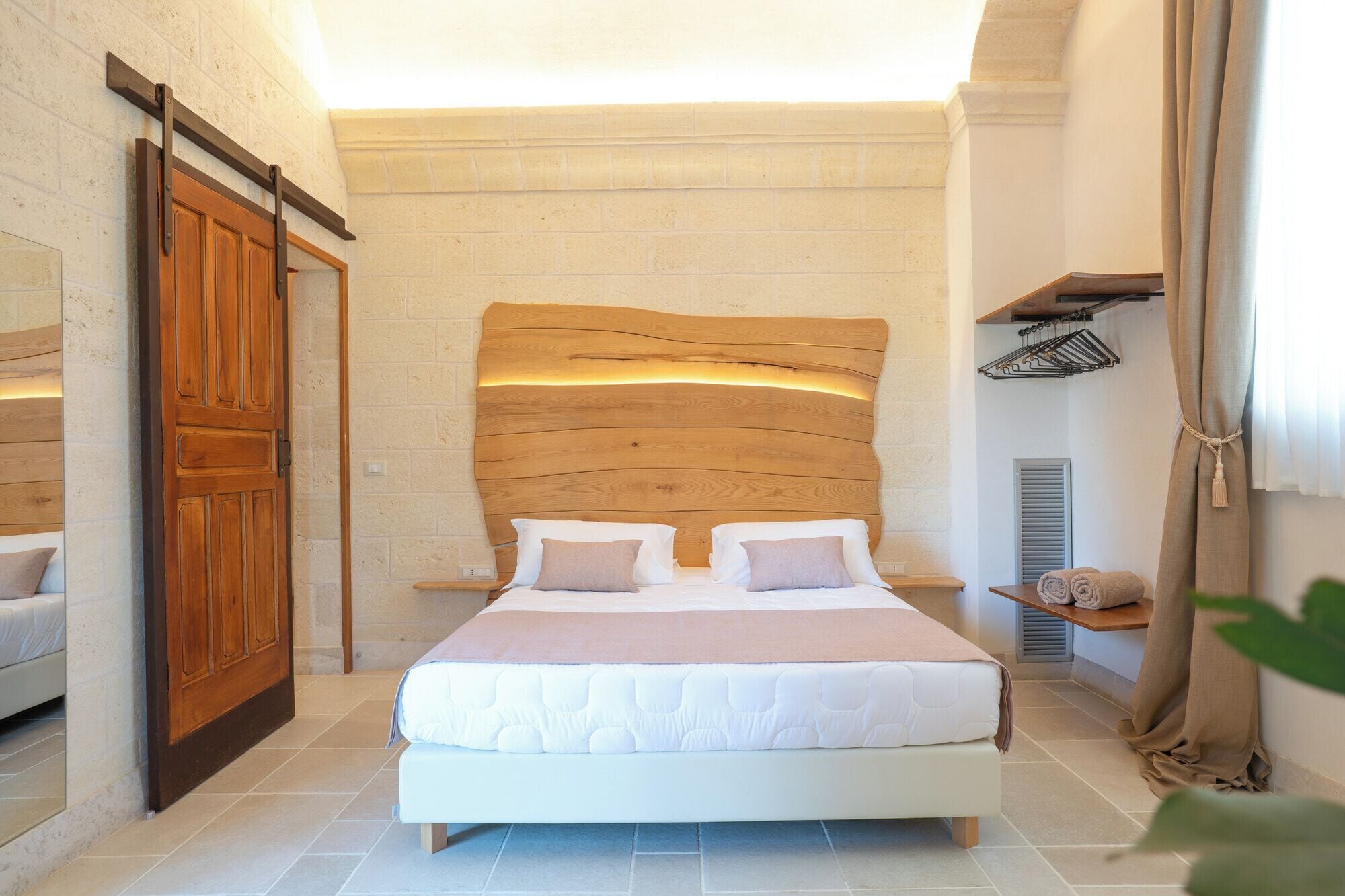 ห้องซูพีเรีย, วิวสระว่ายน้ำ | ห้องพักตกแต่งอย่างมีเอกลักษณ์, ตกแต่งพิเศษโดยเฉพาะ, โต๊ะทำงาน