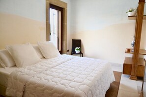 Individuelt dekorert, individuelt innredet og skrivebord