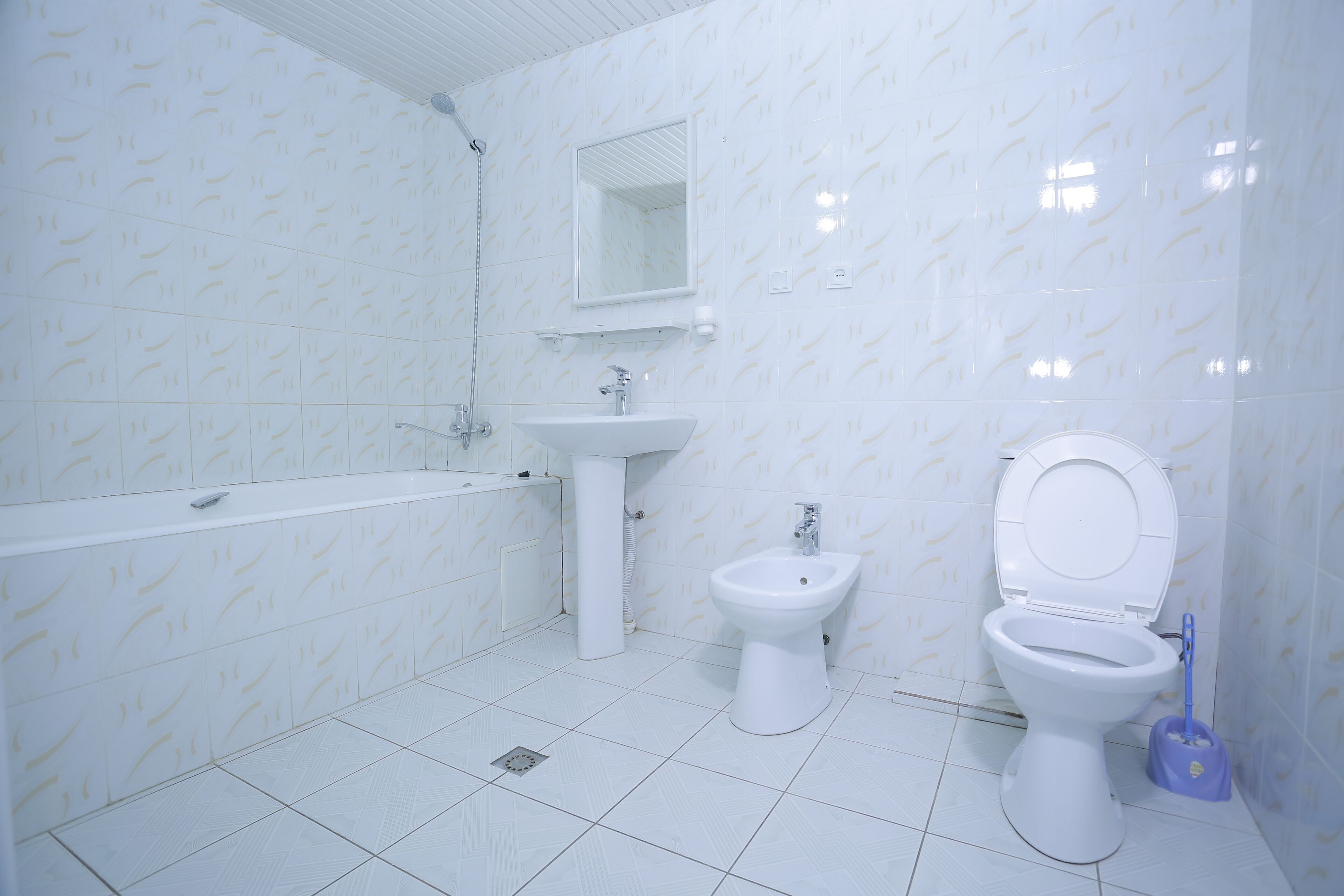 Habitación Deluxe | Baño | Tina, amenidades de baño gratuitas, secadora de cabello, pantuflas 