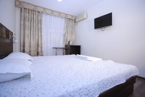 ファミリー ルーム | デスク、ノートパソコン用作業スペース、遮光カーテン、WiFi (無料)