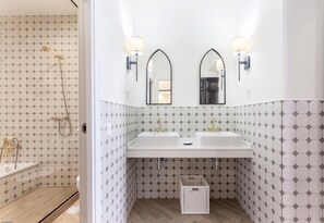 Combined shower/tub, hair dryer, towels, soap