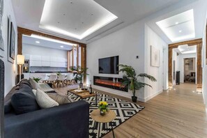 Smart TV, stereo - Experience Madrid in style. Where comfort meets Madrid! (Madrid)