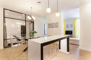 Dining - Experience Madrid in style. Where comfort meets Madrid! (Madrid)