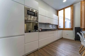 Coffee/tea maker, fridge, microwave, oven