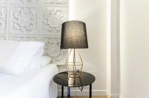 5 bedrooms, desk, iron/ironing board, travel crib