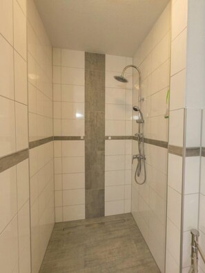 Apartment | Dusche im Bad