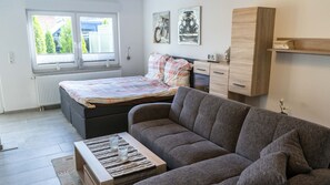 Apartment | Living area | 1-inch flat-screen TV with satellite channels, TV - Ferienwohnung Anke-Apartement 1 (Hueckelhoven)