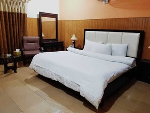 Deluxe Double or Twin Room - Emyl's Garden (Islamabad)