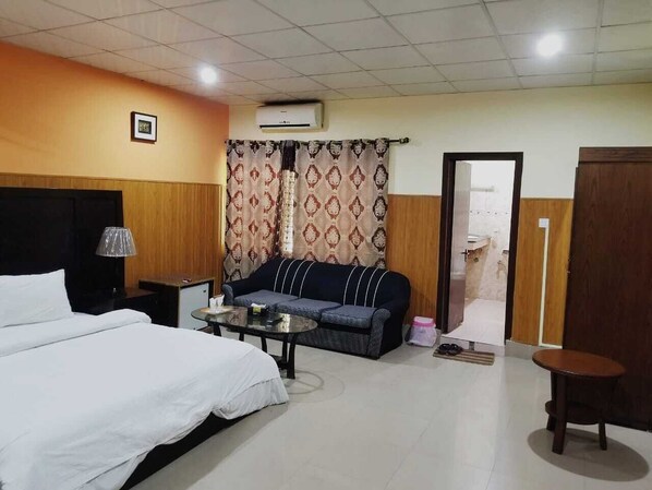 Deluxe Suite - Emyl's Garden (Islamabad)