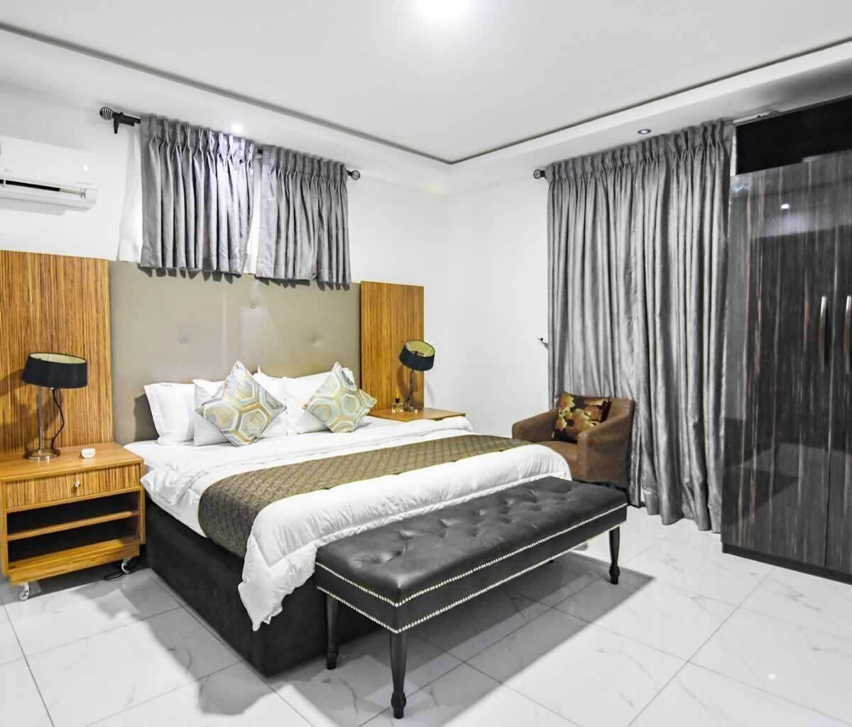 In-room safe, desk, soundproofing, iron/ironing board
