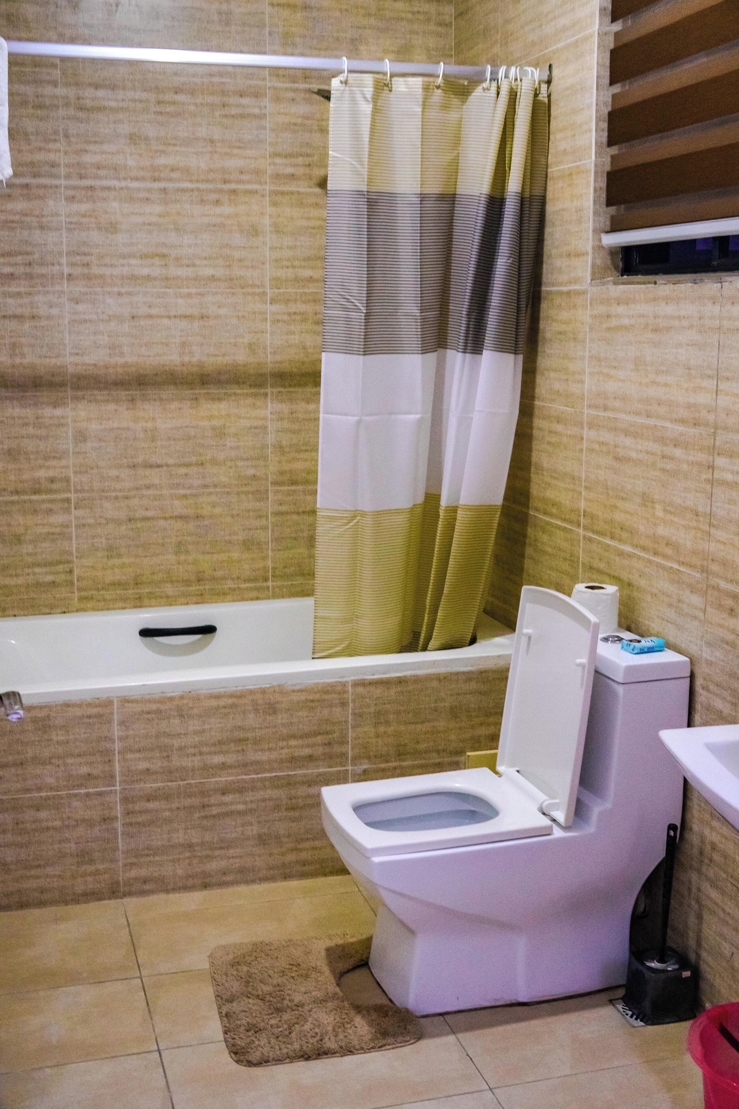 Apartment, 1 Bedroom | Bathroom | Free toiletries, bathrobes, towels, soap