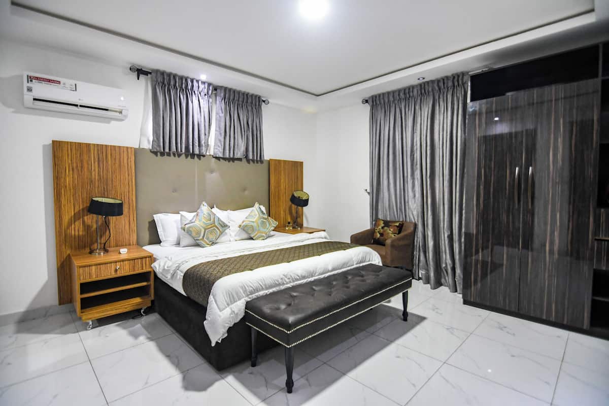 1 bedroom, in-room safe, desk, soundproofing