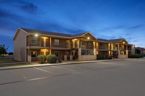 Exterior - Eagle's Den Suites Andrews a Travelodge by Wyndham (Andrews)