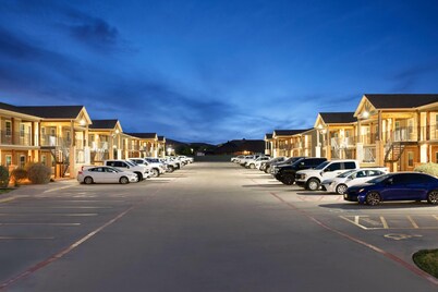 Eagle's Den Suites Andrews a Travelodge by Wyndham