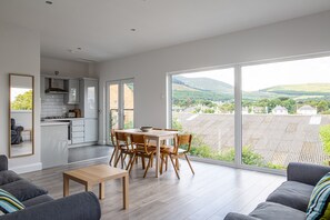Apartment (for 5) | Private kitchen | Fridge, microwave, oven, stovetop - The Views (Newcastle)