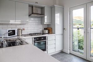 Apartment (for 5) | Private kitchen - The Views (Newcastle)